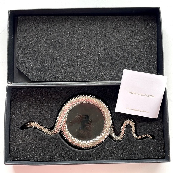 NIB L’OBJET Platinum Plated Snake magnifying glass - gorgeous decor item - Picture 3 of 7